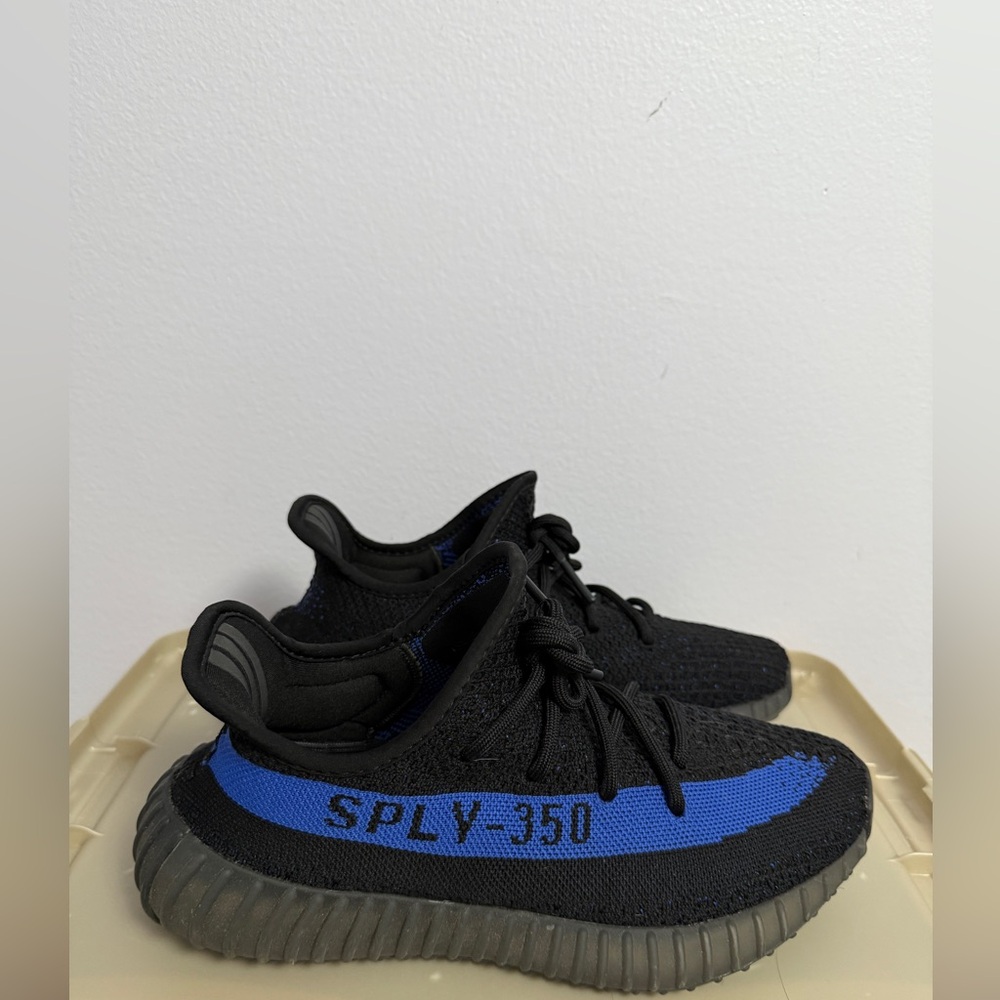 Yeezy Boost 350 V2 Dazzling Blue men’s size 7.